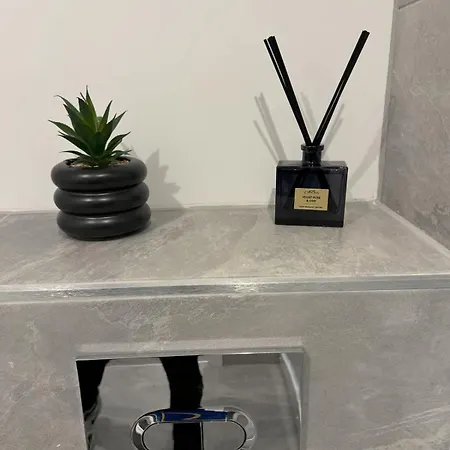 Modern - Free Parking *