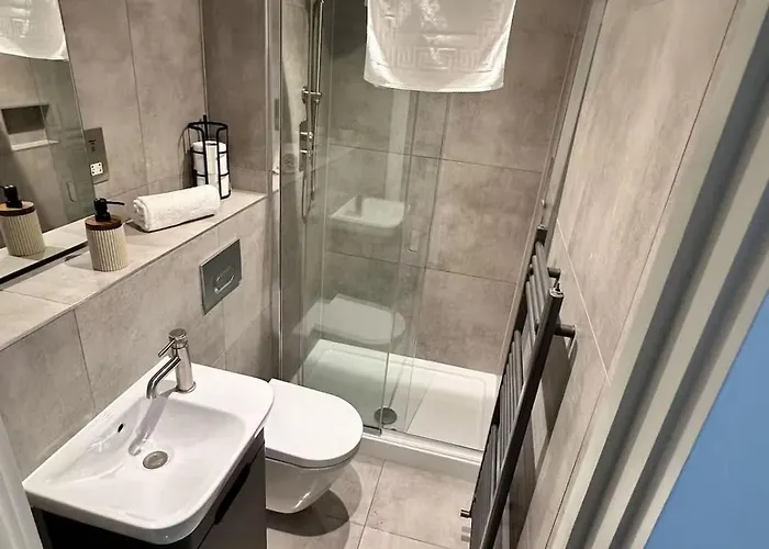 Modern - Free Parking *