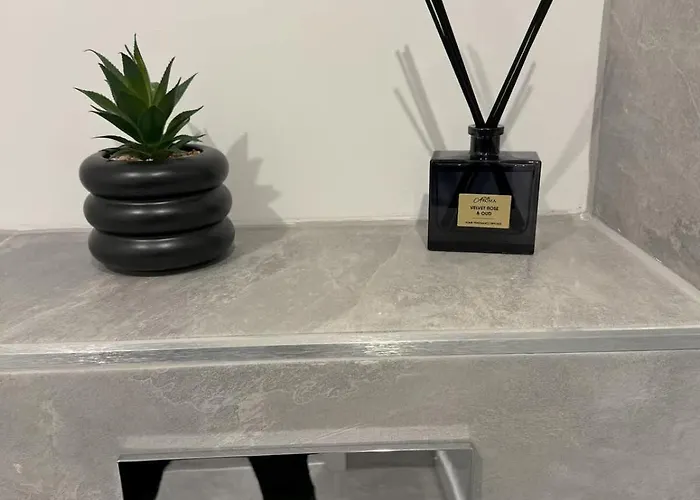 Modern - Free Parking *